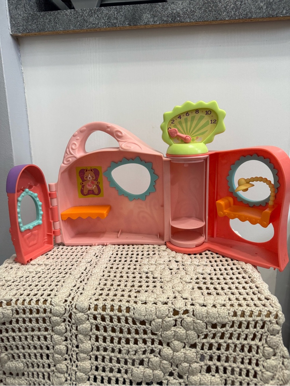 Vintage Littlest Pet Shop Get Better Center Playset - Picture 2 of 6